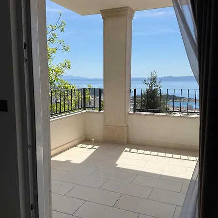 Gv 2 With Sea View And Jacuzzi