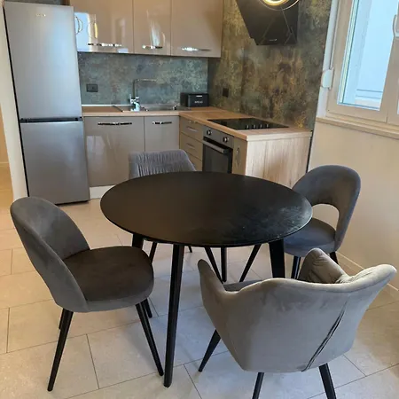 Apartman Gv 2 With Sea View And Jacuzzi *