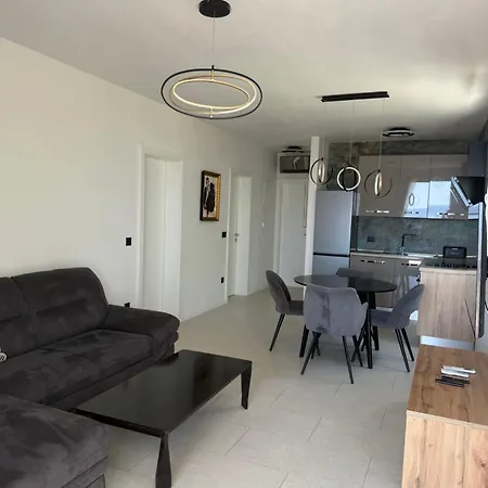 Apartman Gv 2 With Sea View And Jacuzzi