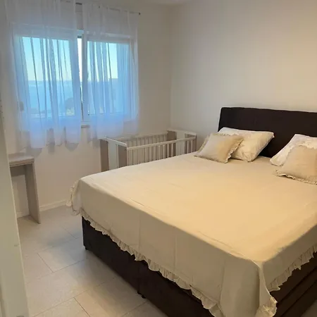 Apartman Gv 2 With Sea View And Jacuzzi Makarska