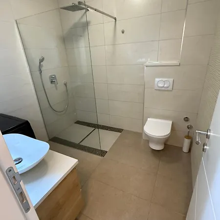 Gv 2 With Sea View And Jacuzzi Apartman *