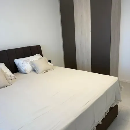 Gv 2 With Sea View And Jacuzzi Apartman Makarska