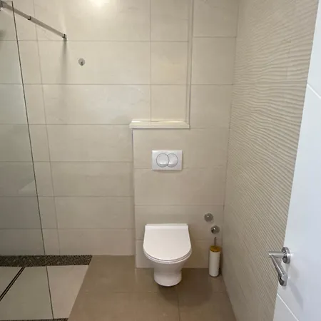 Gv 2 With Sea View And Jacuzzi Apartman Makarska