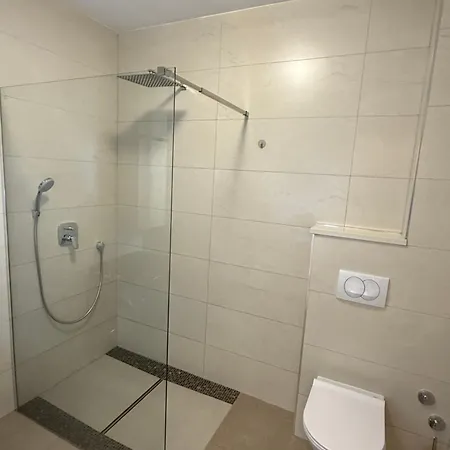 Apartman Gv 2 With Sea View And Jacuzzi Makarska