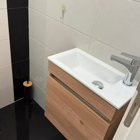 Gv 2 With Sea View And Jacuzzi Apartman *