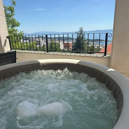 Gv 2 With Sea View And Jacuzzi Makarska